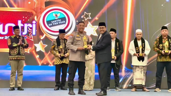 Dokumentasi IPDA Purnomo mendapat kan penghargaan di Jakarta