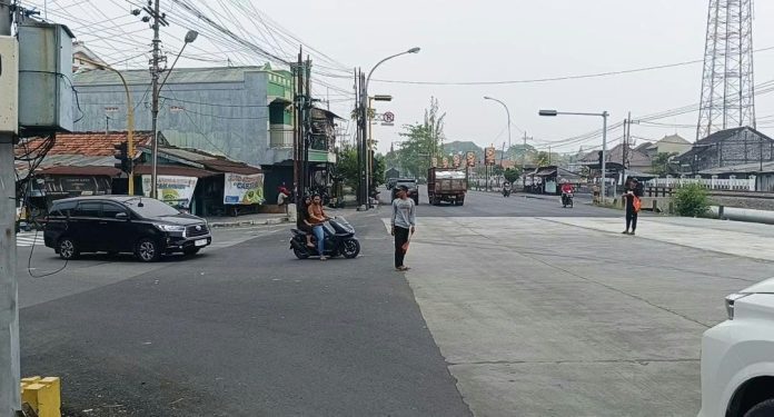 Traffic light Pertigaan Deket Padam 2 Bulan