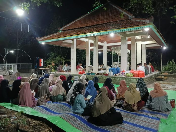 Pisowanan Mbah Mojorono Desa Plosowahyu